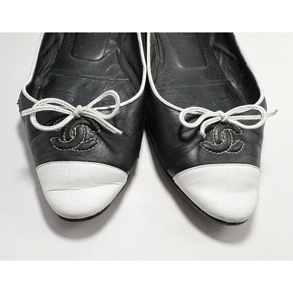 Chanel Ballet Flats Bi-Color Black & White w/ Bow Accent CC Logo Sz EU 37 7 - Picture 5 of 14